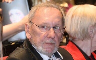 Davor Božinović u kazalištu snimljen sa samozatajnom suprugom Jasnom