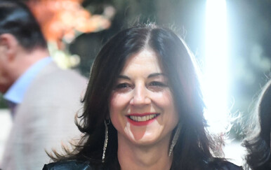 Sanja Musić Milanović u metalik suknji i uskom kožnjaku