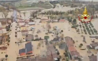 Nevrijeme u Italiji izazvalo poplave: Furlanija pod vodom, ljudi na krovovima čekaju evakuaciju