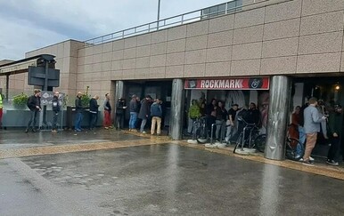 Zbog koncerta benda ''The Offspring'' u Zagrebu su se stvorili redovi i po kiši