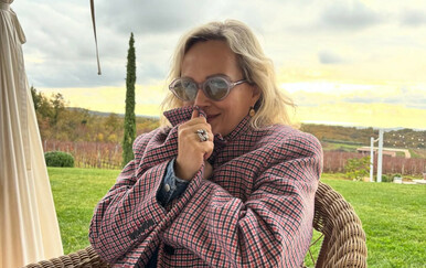 Vanna u mokrim tajicama i sakou