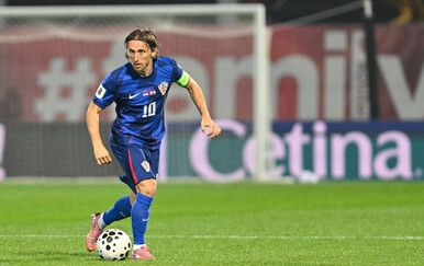 Scene od kojih ćete se naježiti! Modrić ulazio u igru, a crnogorski navijači napravili su ovo