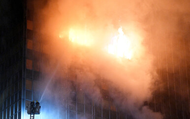 Požar na vrhu Vjesnikova nebodera: Diže se gusti dim