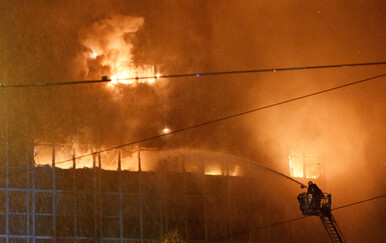 Požar na vrhu Vjesnikova nebodera: Diže se gusti dim