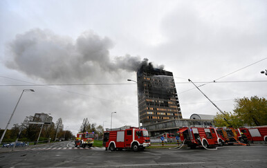 Vatrogasci gase požar u zgradi Vjesnika