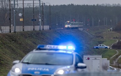 Poljska policija pored oštećene pruge