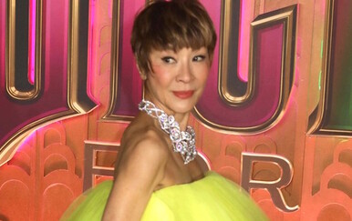 Michelle Yeoh u predimenzioniranoj haljini