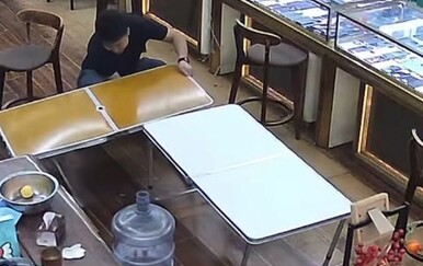 Stol na sklapanje zadao im nevjerojatne muke, ovakav rasplet nitko nije očekivao