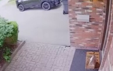 "Definitivno mu nije prvi put": Snimili krađu na kućnom pragu pa ostali u nevjerici kad su otkrili lopova