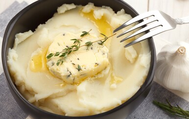 Pire od krumpira s vrhnjem i parmezanom recept