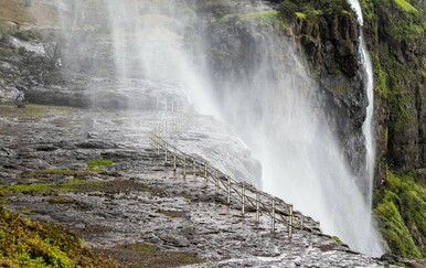 Obrnuti vodopad Naneghat u Indiji