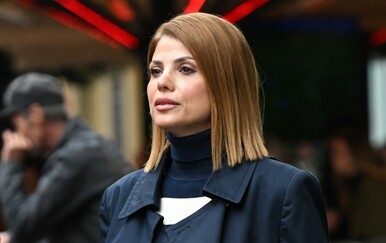 Lejla Filipović u čizmama s chunky potplatom i trapericama 2025.