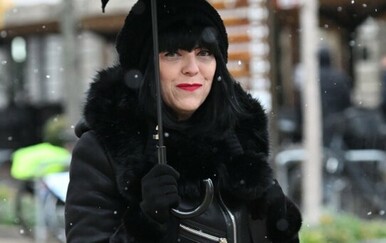 Mirela Holy snimljena je na špici u prepoznatljivom izdanju