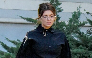 Ella Dvornik i The Pounch torba Bottege Venete 2025.