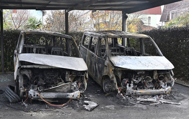 Izgorjeli kombiji u Dubravi
