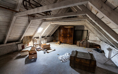 Trojica braće čistila tavan nakon majčine smrti: Ono što su pronašli u kutiji donijelo im je milijune