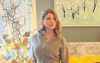 Lejla Filipović u kožnatoj suknji i čizmama sa zmijskim uzorkom