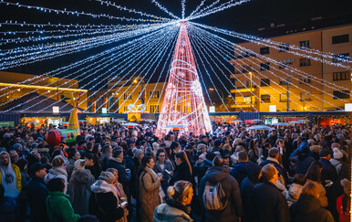 "Imamo najpovoljnije cijene i najveće kobasice": Advent na Kvatriću u novom ruhu