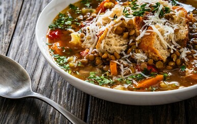 Juha od leće i parmezana: Topla, gusta i mirisna utjeha "na žlicu"