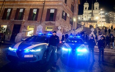 Brutalni napad u Rimu: Migranti silovali 18-godišnjakinju pred zaručnikom