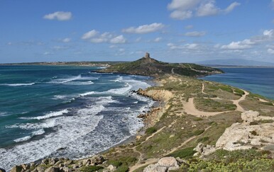 Italija koja to nije: Sardinija očima Lare Černicki i Staše Forenbahera