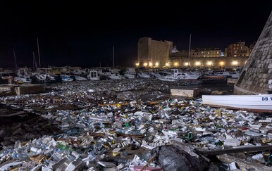 Jako jugo nanijelo velike količine smeća u Dubrovnik