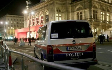 Horor u Austriji: Otac kćerku (15) udarao šakama na ulici, a onda ju izbo nožem. Razlog je nevjerojatan