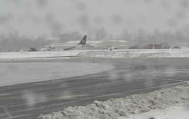 LOT-ov putnički zrakoplov skrenuo s piste u Vilniusu