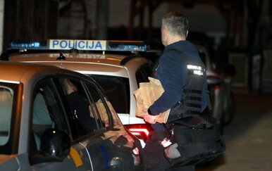 FOTOGALERIJA Pretres Mikulićevog doma trajao više od četiri sata: Pogledajte što su istražitelji oduzeli kad su završili