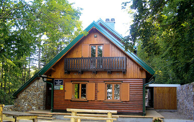 Ususret stotom rođendanu: Obnovljen Planinarski dom Hahlić