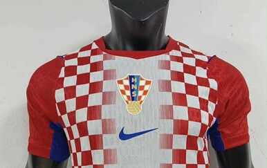 Nabavio novi dres Vatrenih: Gostujuća garnitura već na meti kritika