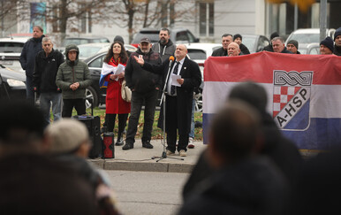 Prosvjed pred stanom Dalije Orešković - 7