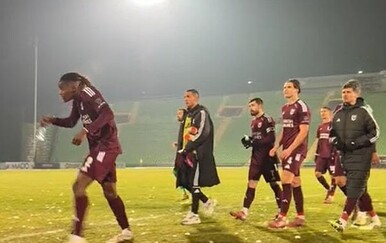 VIDEO Scena iz BiH obišla svijet: Navijači Sarajeva gađali svoje igrače grudama snijega