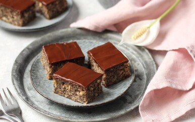 Zdravi kolač od maka i jabuka: 4 sočna i nutritivno bogata recepta