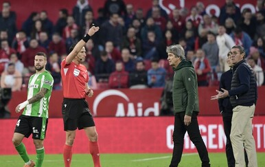 Prekid na utakmici La Lige Sevilla - Real Betis