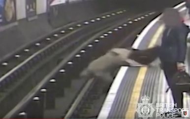 Šokantna snimka iz londonske podzemne (Screenshot: Britanska policija)
