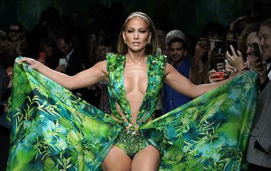 Jennifer Lopez u replici slavne haljine iz 2000. godine