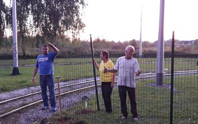 Obitelj podigla ogradu preko okretišta tramvaja u Prečkom (Foto: Dnevnik.hr)