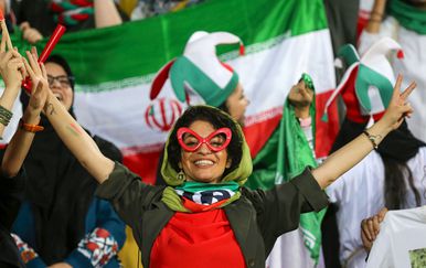 Navijačice Irana na nogometnoj utakmici (Foto: AFP)