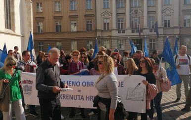 Štrajkaši pred Vladom (Foto: Dnevnik.hr)
