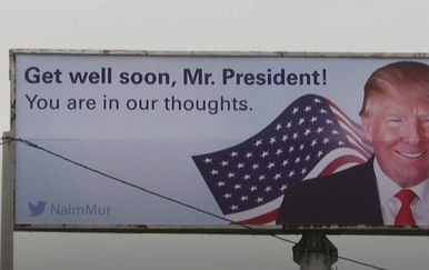 U Kosovu osvanuo plakat podrške Trumpu - 1