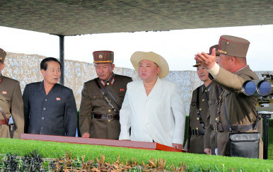 Sjevernokorejski vođa Kim Jong Un na vojnoj taktičkoj vježbi - 1