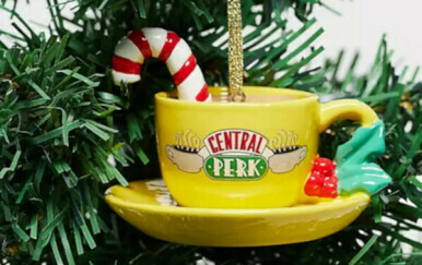 Ukras za bor u obliku šalice iz kafića Central Perk iz serije 'Prijatelji' - 2