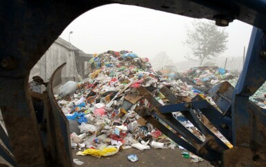 Balirani otpad u Brezju