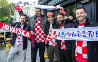 Hrvatski navijači u Cardiffu