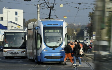 Na raskrižju Avenije Marina Držića i Ulice grada Vukovara iskočio je tramvaj - 4