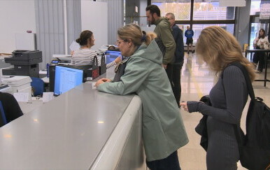 Čekanje u redu na policiji - 1