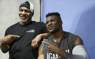 Mike Tyson i Francis Ngannou