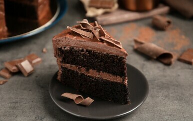 5 prefinih deserata s kavom koje treba probati: Od raskošne torte do čokoladnih keksa