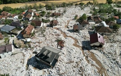 Dramatični prizori iz zraka Donje Jablanice